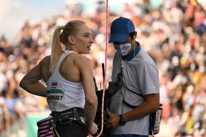 Janja Garnbret se z vsakim dnem v Parizu počuti bolje pod olimpijsko steno. FOTO: Jonathan Nackstrand Afp