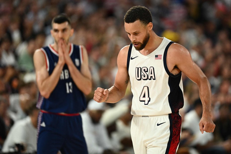 Fotografija: Izjemno strelsko predstavo je prikazal Stephen Curry, ki je dosegel 36 točk. FOTO: Aris Messinis Afp