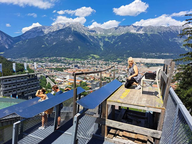 Z možem Vilijem Darja rada obišče Innsbruck, kjer uspešno tekmuje njuna hči Janja. FOTO Osebni arhiv D. G.