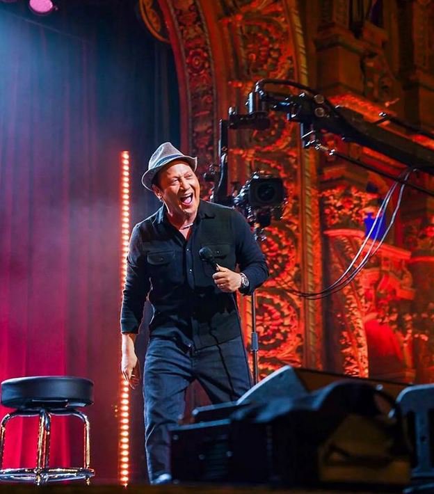 Rob Schneider trenutno polni dvorane po Ameriki s svojimi stand-up nastopi. FOTO: Instagram