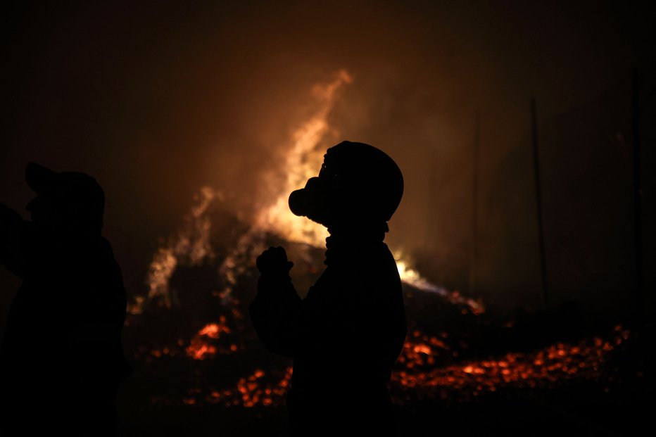 Fotografija: Razmere v Grčiji so ušle izpod nadzora. FOTO: Angelos Tzortzinis/Afp