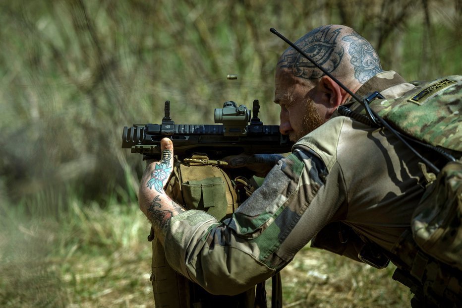 Fotografija: Zahodni diplomati poskušajo preprečiti še večji konflikt na Bližnjem vzhodu, kjer je  napetost že tako velika zaradi vojne med Izraelom in Hamasom v Gazi. FOTO: Thomas Peter/Reuters