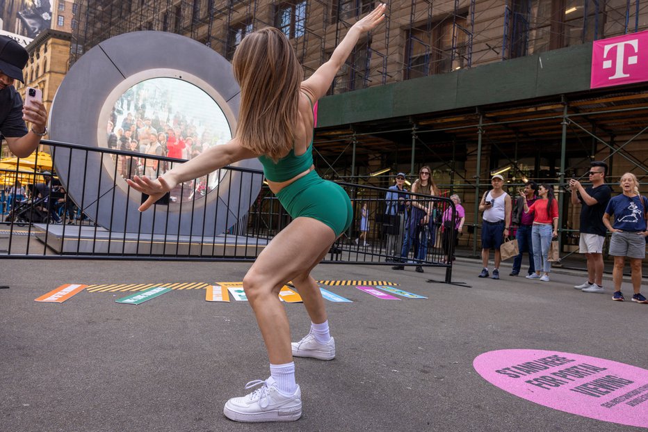 Fotografija: Portal New York-Dublin, simbolična fotografija. FOTO: Caitlin Ochs Reuters