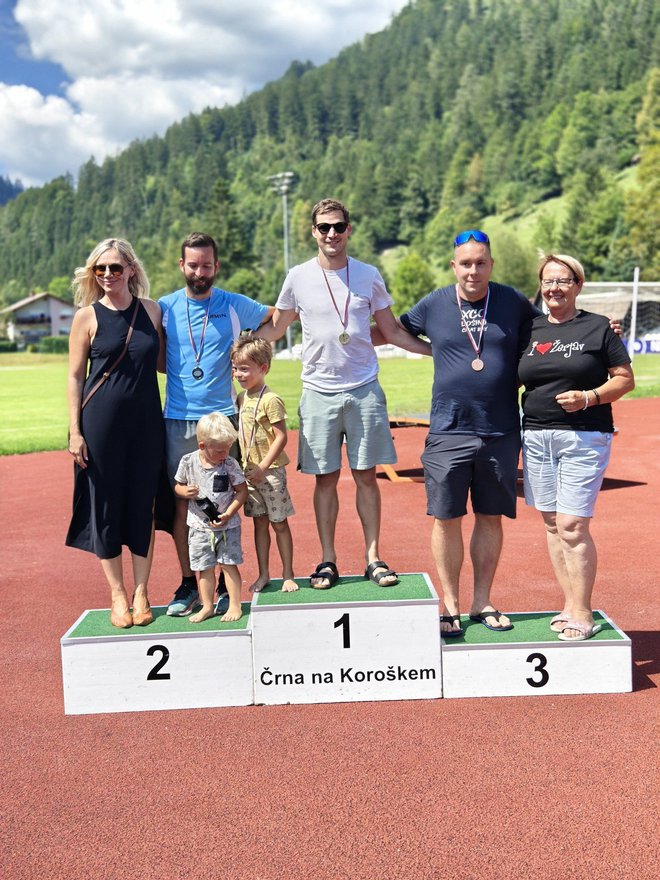 Z županjo Romano Lesjak sta najboljšim podeljevali medalje.