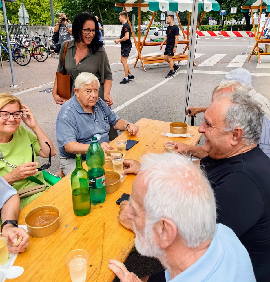 Fotografija: Dogodka se je udeležil tudi prvi predsednik samostojne Slovenije Milan Kučan. FOTO: Staš Ivanc