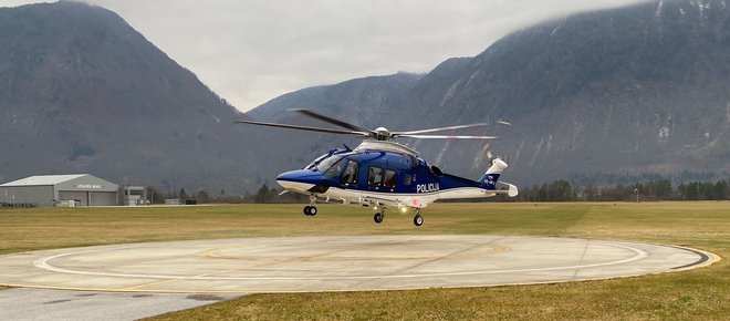 Ponesrečenca na Gorenjskem je reševal helikopter letalske policije. FOTO: PU Nova Gorica