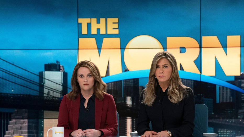 Fotografija: Reese Witherspoon in Jennifer Aniston v jutranji oddaji The Morning Show FOTO: APPLETV+