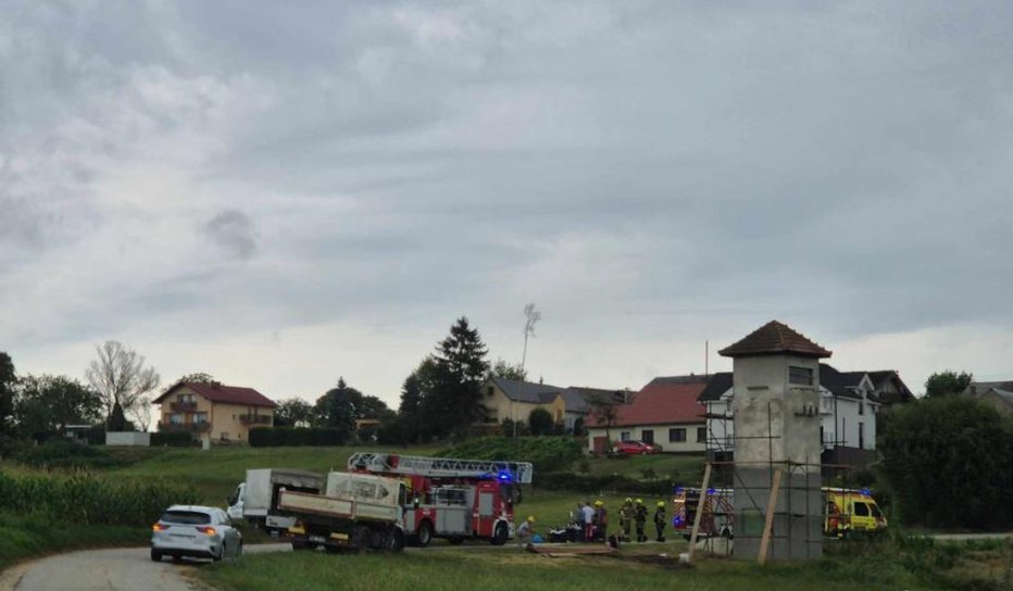 Fotografija: V nesreči pri delu je življenje izgubil 56-letni delavec. FOTO: Oste Bakal