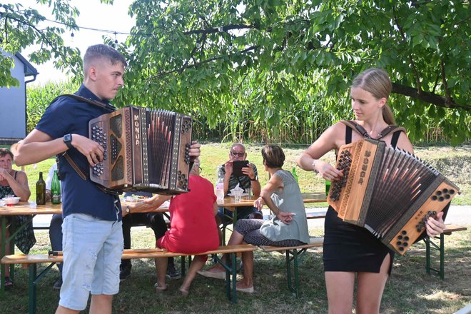 Druženje so spremljale milozvočne melodije.