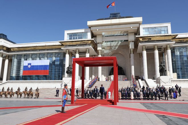 Z obiska v Mongoliji. FOTO: Urad predsednika Mongolije