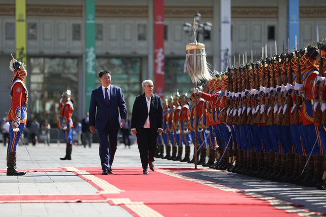 Z obiska v Mongoliji. FOTO: Urad predsednika Mongolije