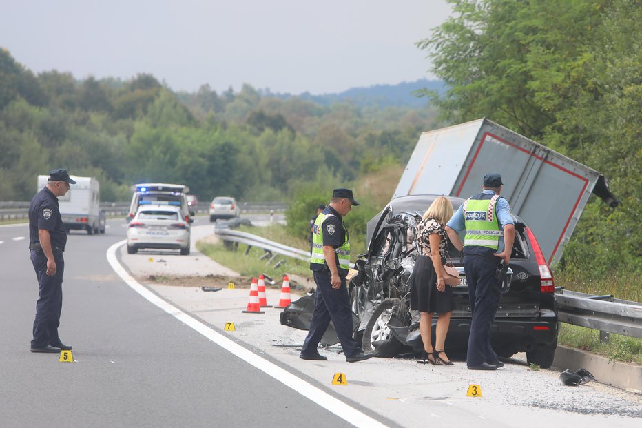 Fotografija: Prometna nesreča, ki jo je povzročil Slovenec, se je končala s smrtnim izidom. FOTO: Kristina Stedul Fabac/pixsell Pixsell