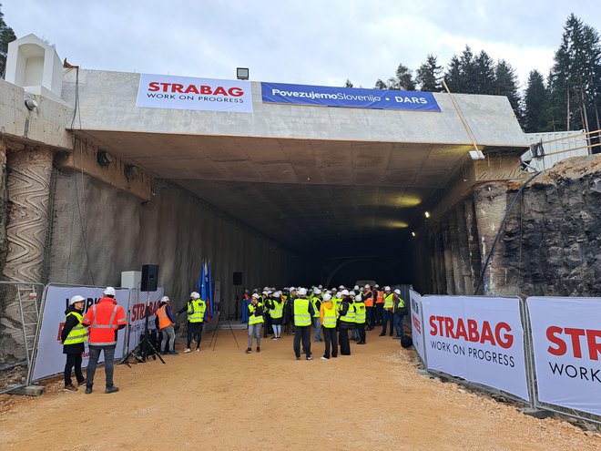 Predor Konovo naj bi bil zgrajen v letu in pol. FOTO: Špela Kuralt