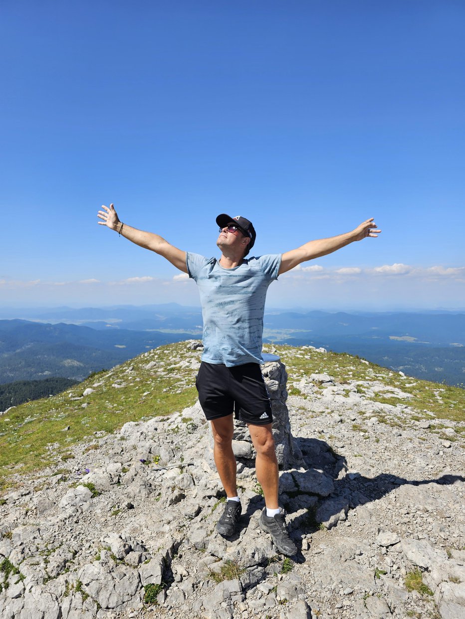 Fotografija: Sonce išče tudi v hribih. FOTO: osebni arhiv