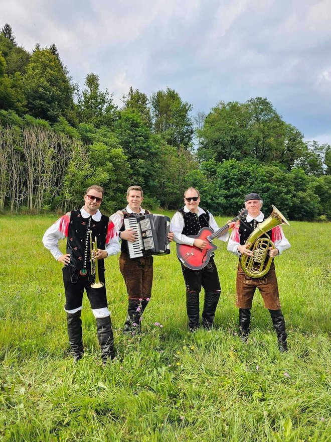 Domen je član zabavljaške glasbene skupine Calypso. FOTO: osebni arhiv