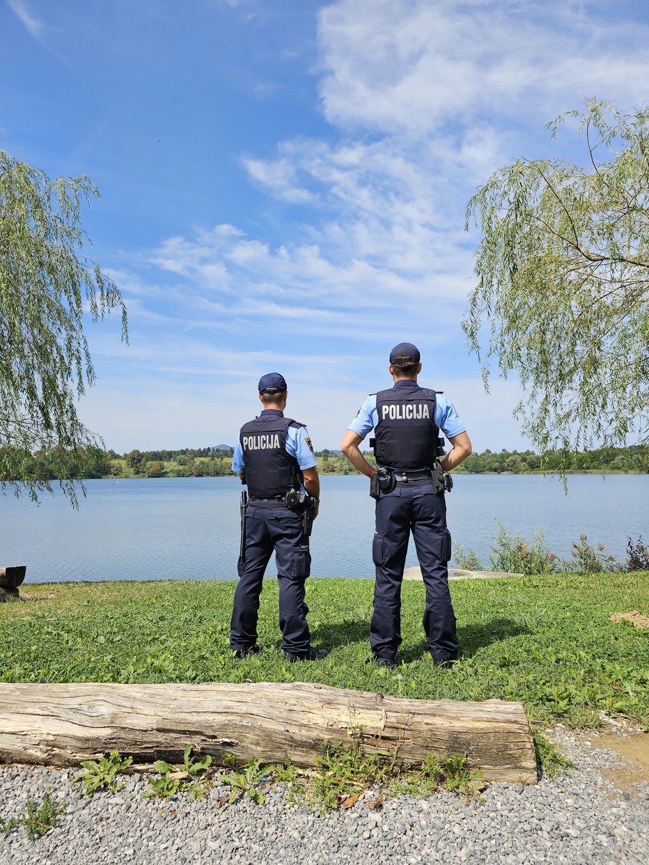 Fotografija: Policisti nadaljujejo z izvajanjem okrepljenih aktivnosti na območju Kočevja. FOTO: Pu Ljubljana