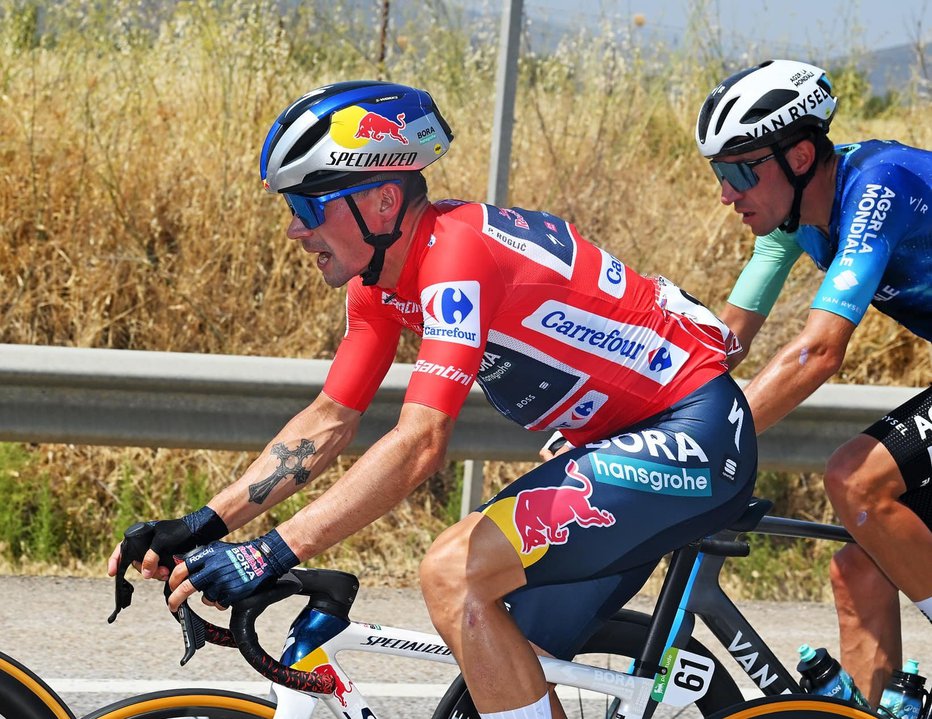 Fotografija: Primož Roglič počasi izgublja rdečo majico. FOTO: Lavuelta.es Delo