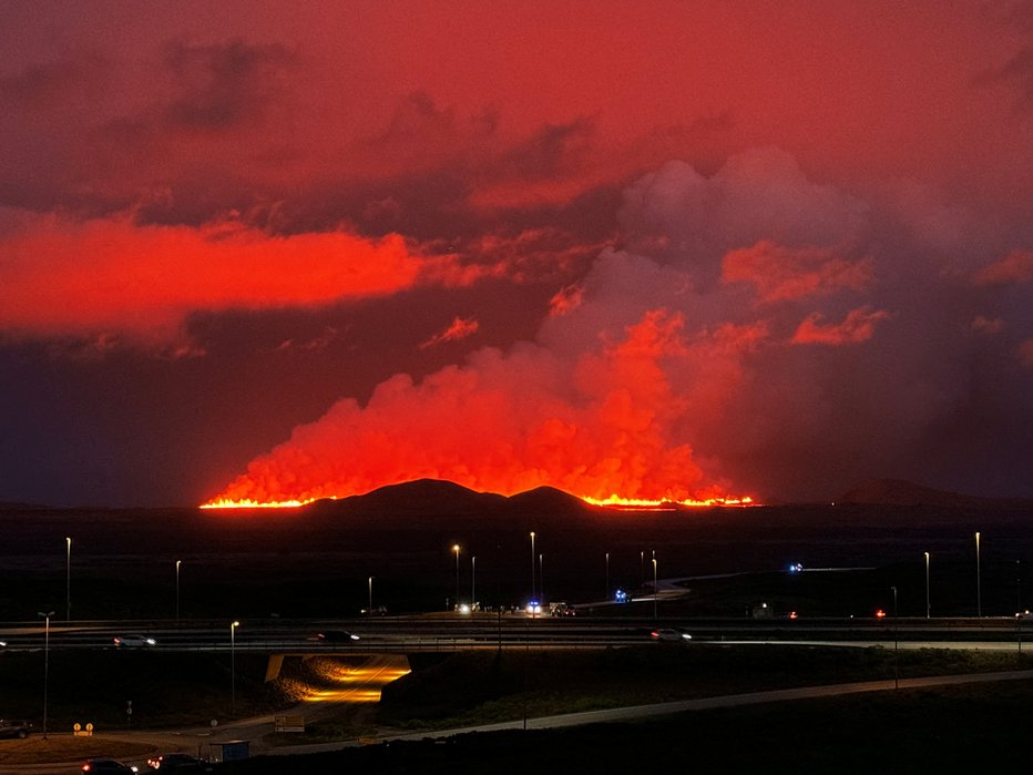 Fotografija: Izbruh lave FOTO: Gisli Olafsson Gisli Olafsson Via Reuters