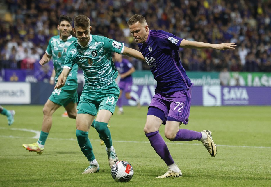 Fotografija: Josip Iličić in Marcel Ratnik sta nepogrešljiva igralca v vijoličnem in zeleno-belem orkestru. FOTO: Jože Suhadolnik