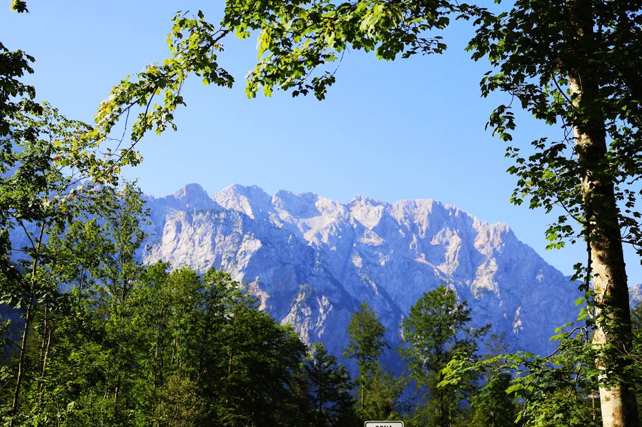 Fotografija: Gorski masiv nad Logarsko dolino FOTOGRAFIJE: Jože Miklavc