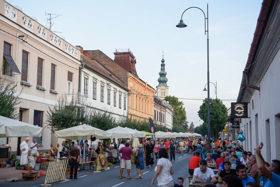 Fotografija: Lendava se vsako leto spremeni v eno veliko kuhinjo. FOTOGRAFIJI: Festival Vinarium