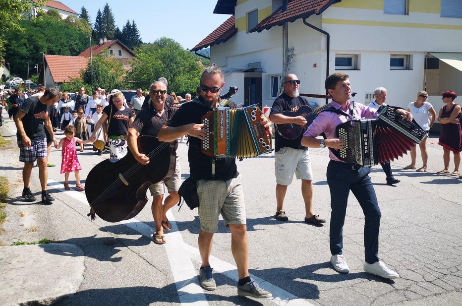 Fotografija: V povorki tudi glasbila FOTOGRAFIJE: Milan Glavonjić