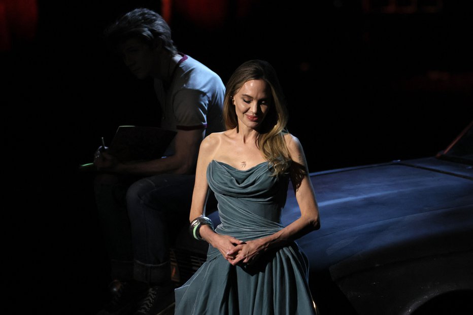 Fotografija: Angelina je upodobila operno divo Mario Callas. FOTO: Brendan Mcdermid/Reuters