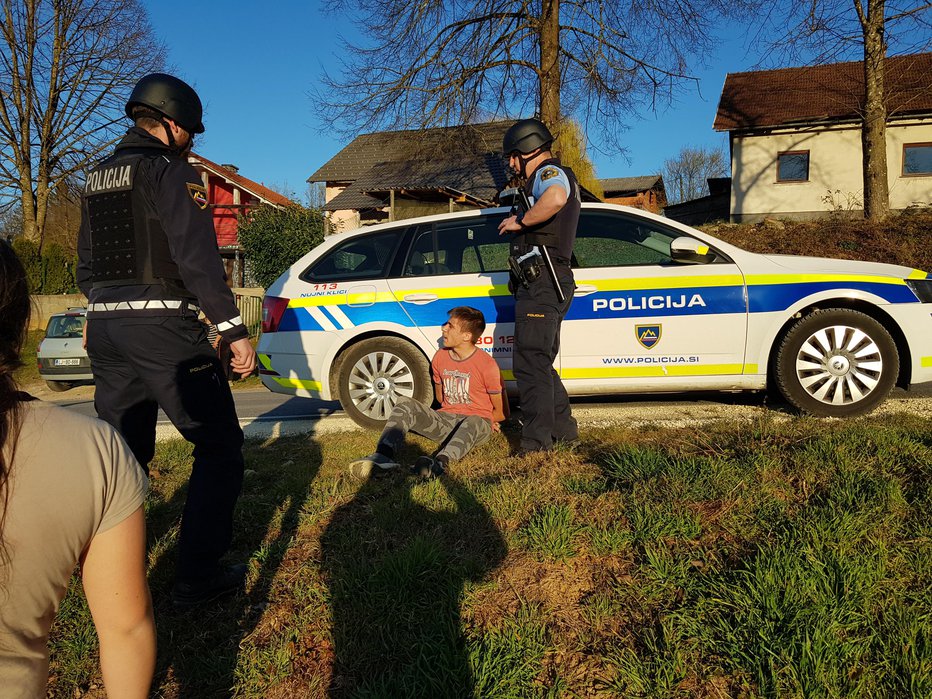 Fotografija: V zadnjem času je napetosti zaradi ravnanj določenega dela romske populacije vse več. Fotografija je simbolična. FOTO: Bogdan Miklič