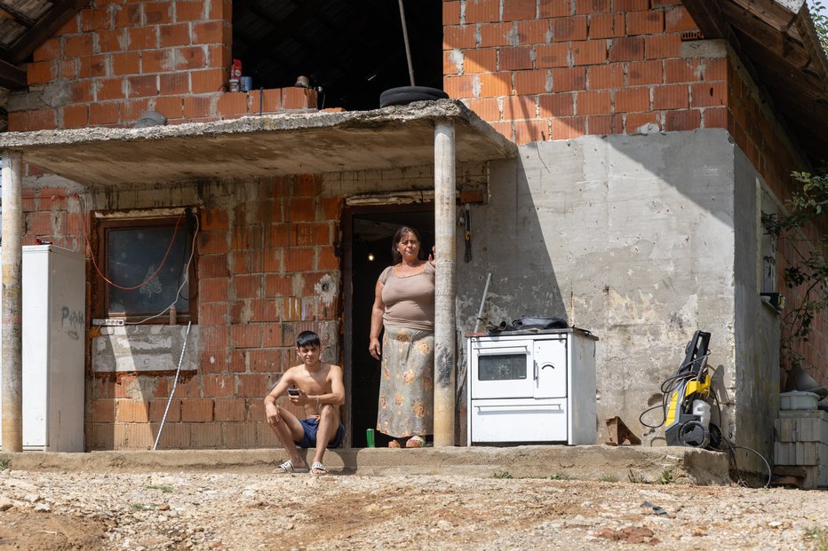 Fotografija: Romsko naselje Brezje-Žabjak pri Novem mestu, 20. 8. 2024. FOTO: Voranc Vogel