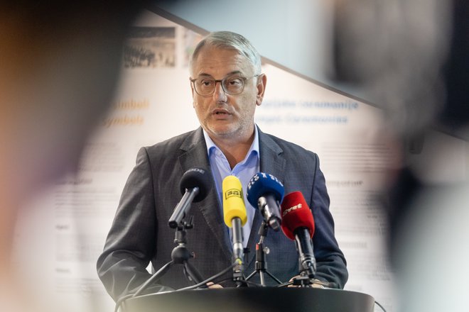 Kar nekaj kritik je nanizal gospodarski minister Matjaž Han. FOTO: Črt Piksi