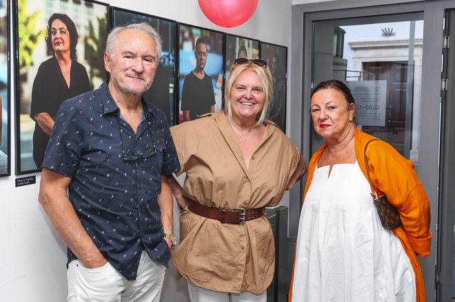 V predstavi so uživali tudi Bojan Bratec, Katja Pegan, direktorica in režiserka Gledališča Koper Teatro Capodistria, ter Maja Jerman Bratec, upokojena direktorica SNG Nova Gorica. FOTO: mediaspeed.net