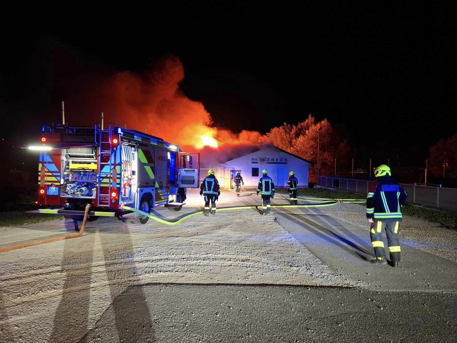 Fotografija: Ognjene zublje so ukrotili gasilci. FOTO: PGD Zreče