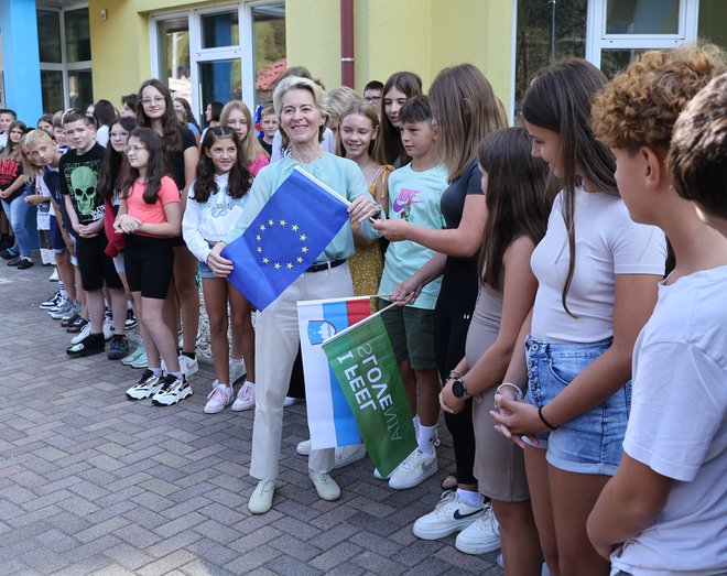 Robert Golob in Ursula von der Leyen v Črni na Koroškem. FOTO: Jože Suhadolnik