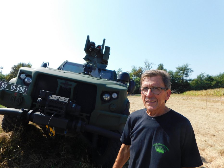 Fotografija: Predsednik Društva ljubiteljev terenskih vozil A. R. O. Trnje Jože Sarjaš FOTOGRAFIJE: Jože Žerdin