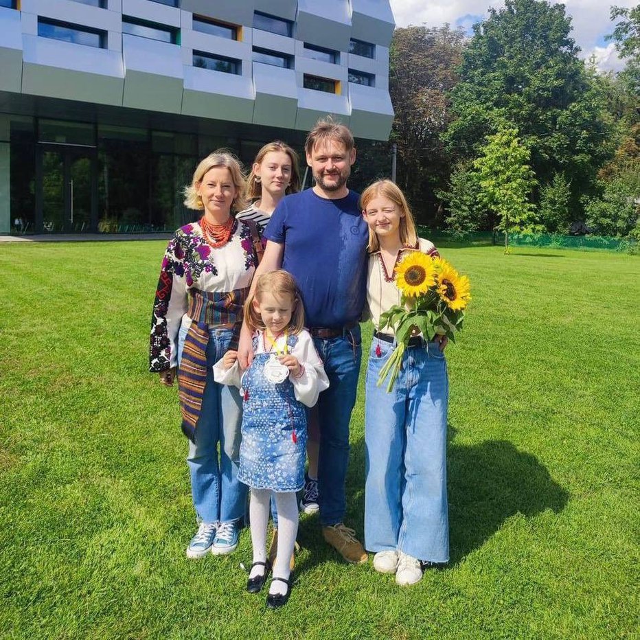 Fotografija: V napadu je umrla mama in tri hčerke, preživel je le oče FOTO: Omrežje X