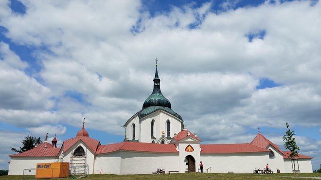 Nenavadna romarska cerkev svetega Janeza Nepomuka. FOTO: Igor Fabjan