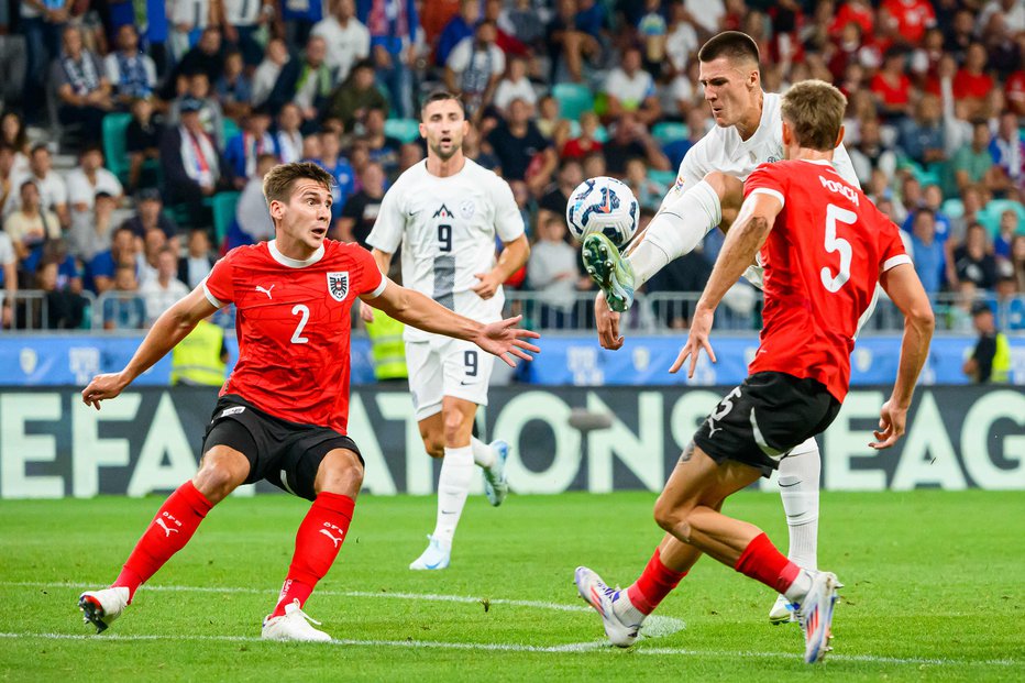 Fotografija: Benjamin Šeško v akciji. FOTO: Jure Makovec Afp