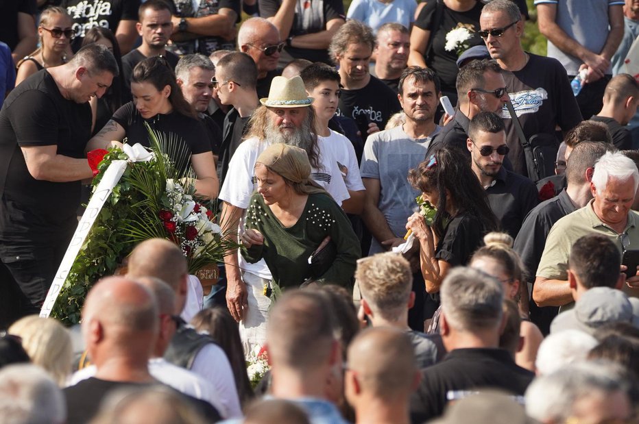 Fotografija: Pogreba legendarnega glasbenika se je udeležilo veliko število prijateljev. FOTO: Antonio Ahel/ata Images, Pixsell