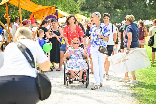 Otroke z rakom je na Lionsovi stojnici obiskala tudi podpredsednica slovenske vlade ter zunanja ministrica Tanja Fajon. FOTO: MP PRODUKCIJA/PIGAC.SI