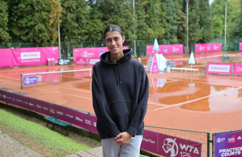 Fotografija: Prvi dan je turnir pokvaril dež, tudi Olga Danilovć upa, da bo v nadaljevanju tedna vreme bolj prijazno. FOTO: Dejan Javornik