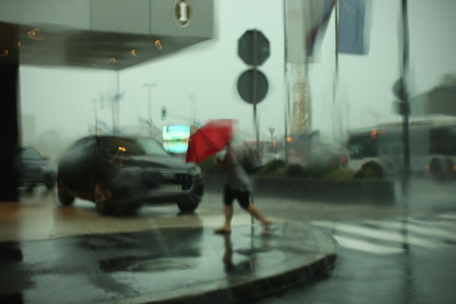 Fotografija: V četrtek napovedujejo plohe in nevihte. FOTO: Jure Eržen