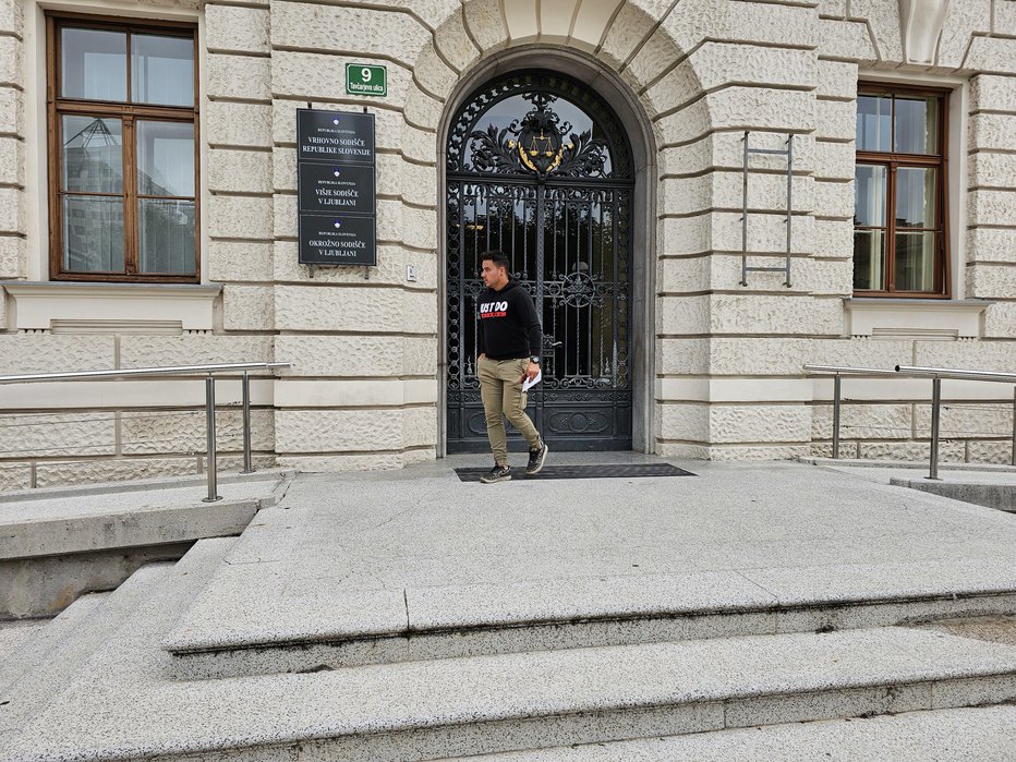 Fotografija: Rok Klenovšek včeraj na ljubljanskem okrožnem sodišču krivde ni priznal. FOTO: Aleksander Brudar