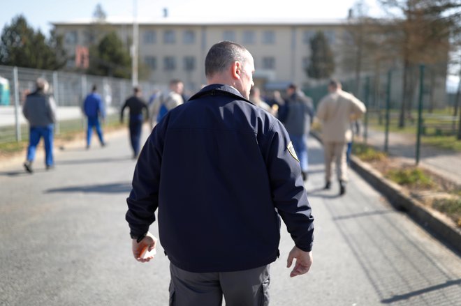 Precej jih je končalo na hladnem. FOTO: Uroš Hočevar