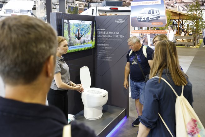 Rešitev za stranišče, ki jo predstavlja Knaus Tabbert. FOTO: Caravan Salon/Messe Düsseldorf