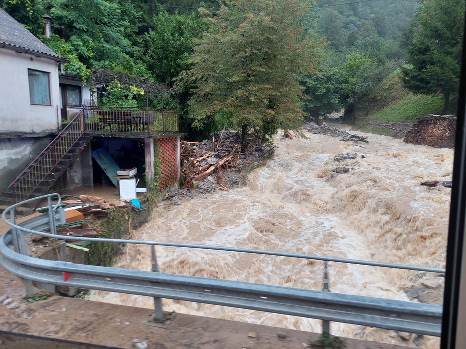 Fotografija: Danes bodo močno narasli vodotoki. Lilo bo tudi na Cerkljanskem. FOTO: PGD Cerkno