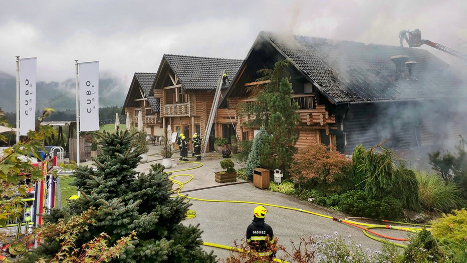 Fotografija: Neuradno je zagorelo v kuhinji, ogenj pa se je nato razširil. FOTO: TV Medvode