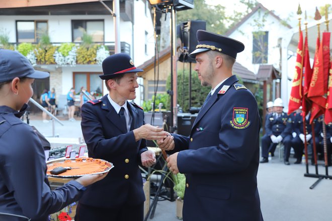 Županja dr. Majda Potočnik je predala ključe dveh novih vozil.