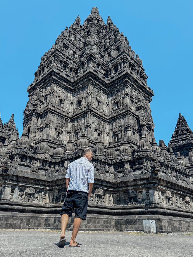 Tempelj Prambanan v Yogyakarti ga je očaral. FOTO: osebni arhiv