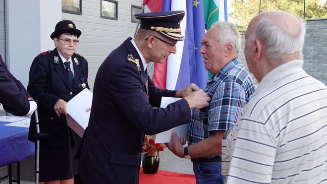 Zasluženo gasilsko priznanje so prejeli tudi veterani.