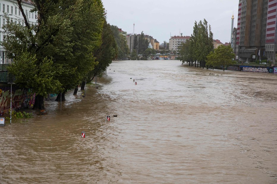 Fotografija: Poplave pri severnih sosedih.  FOTO: Alex Halada Afp